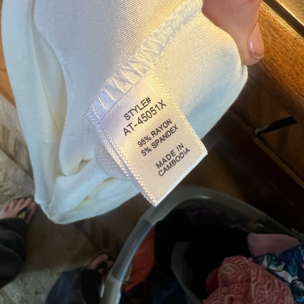 Zenana ladies top 1X. V-neck cream collar, short sleeve, super super soft. NWOT - Picture 5 of 8
